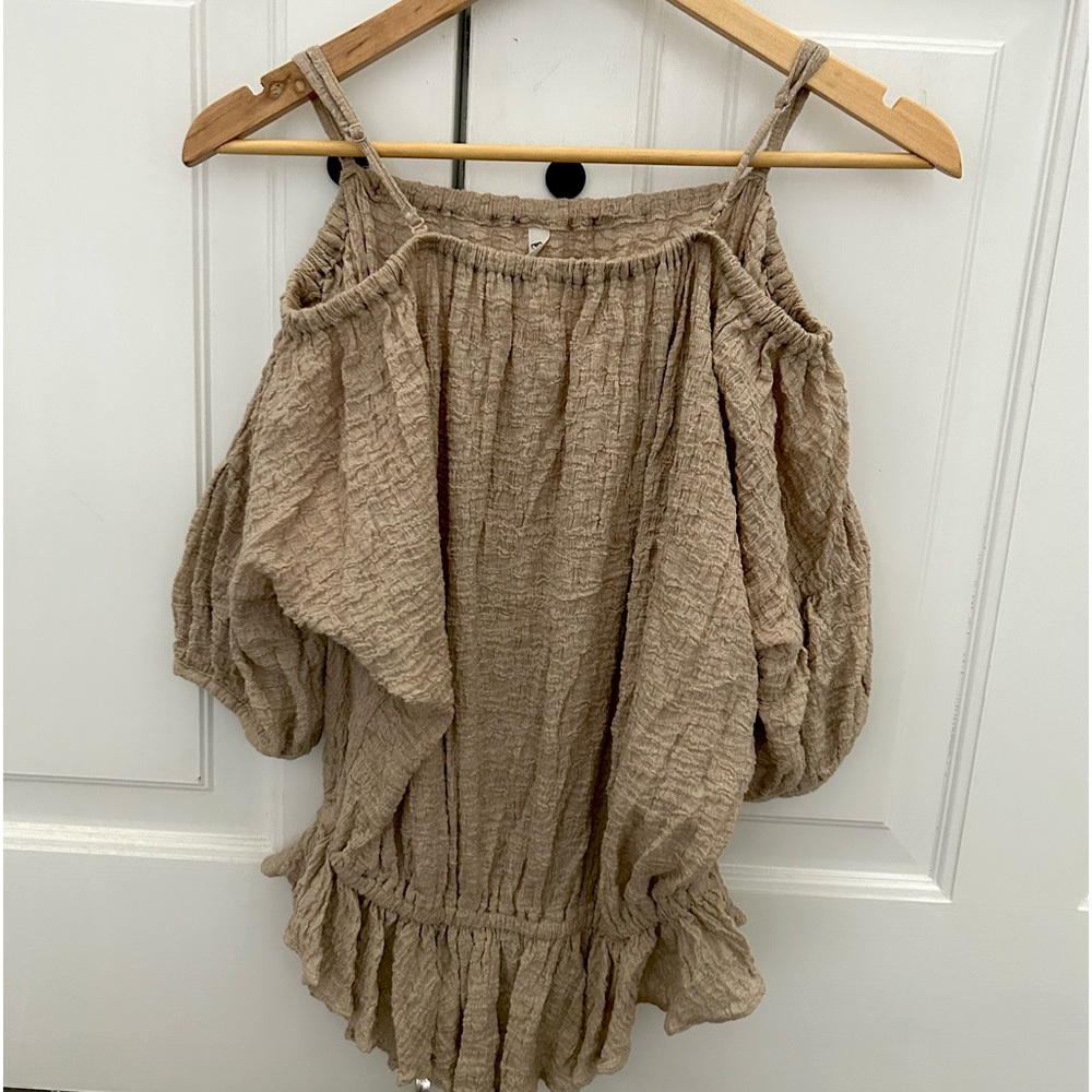 Off the shoulder Free People top. Shoulder straps